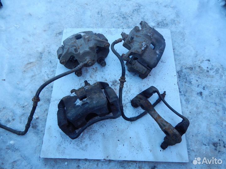 Суппорт тормозной передний Nissan Maxima A33