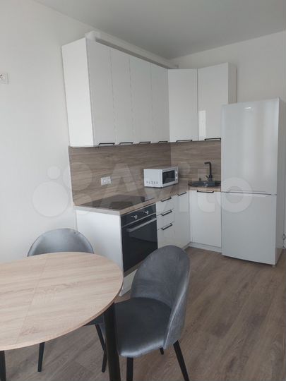 2-к. квартира, 40 м², 8/17 эт.