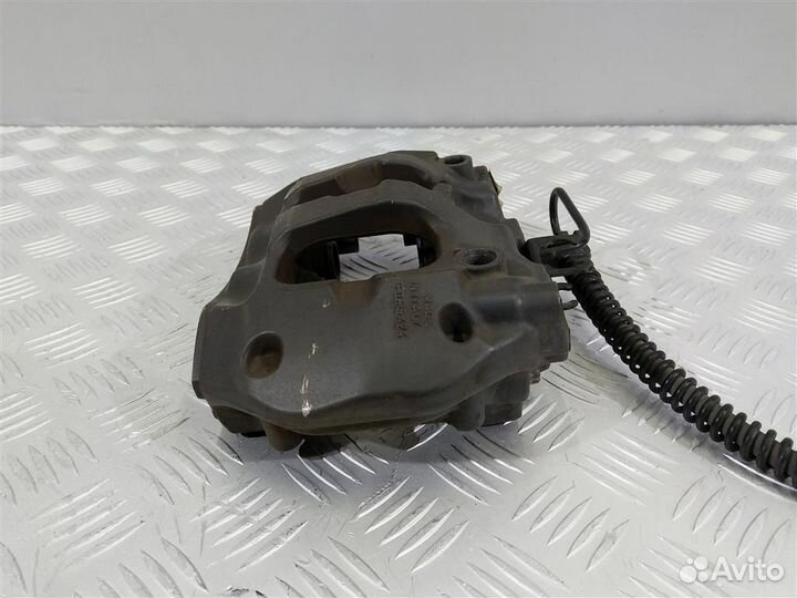 7P0615424 Суппорт задний правый Volkswagen Touareg