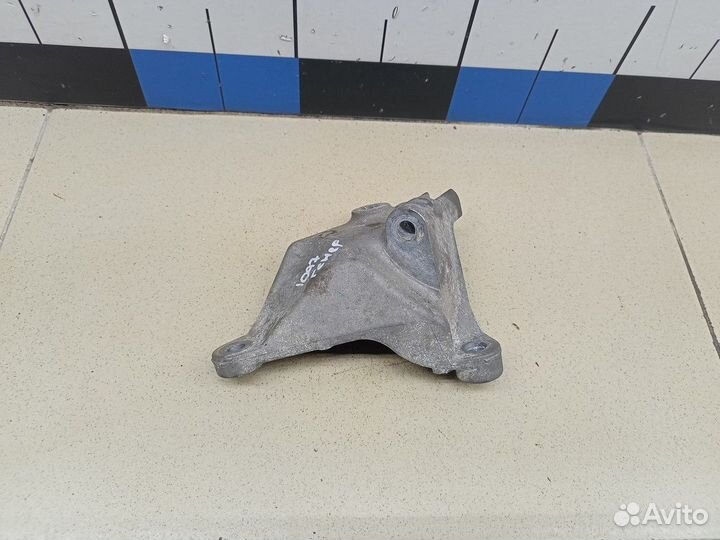 Б/У Б/У Кронштейн генератора 117107507R renault