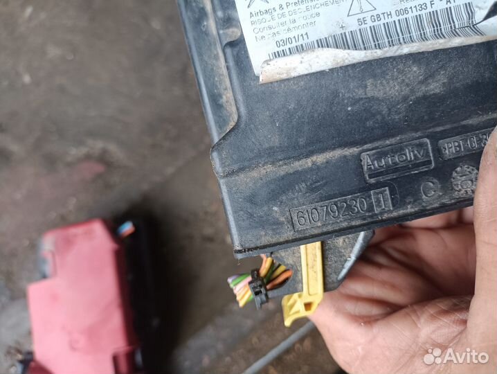 Блок AirBag Citroen C3 61079230