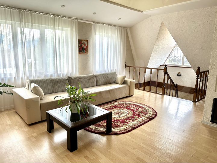 Дом 200 м² на участке 8 сот.