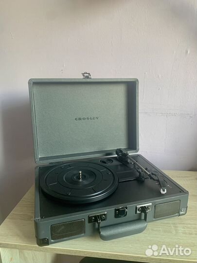 Виниловый проигрыватель crosley