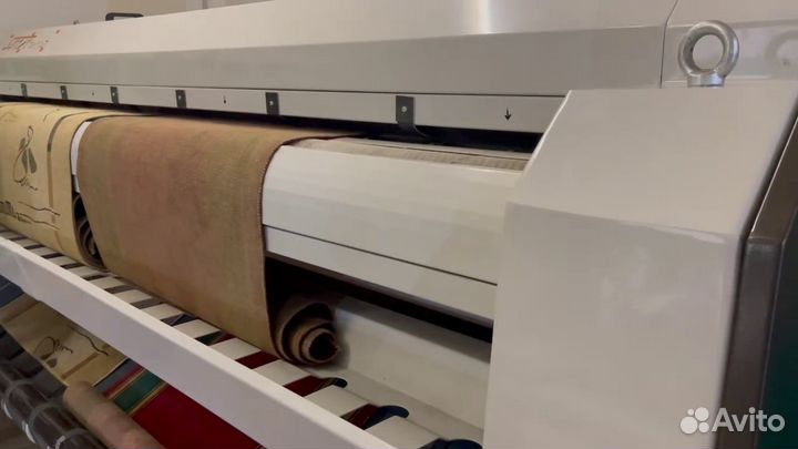 Рабочий в цех по стирке ковров