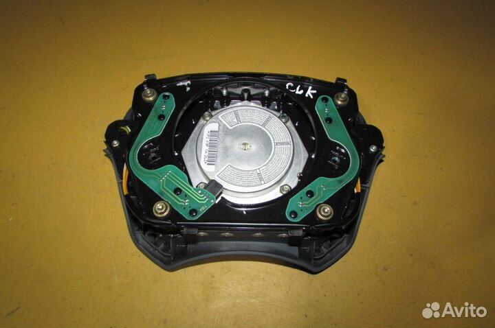 Подушка безопасности водителя Mercedes W208