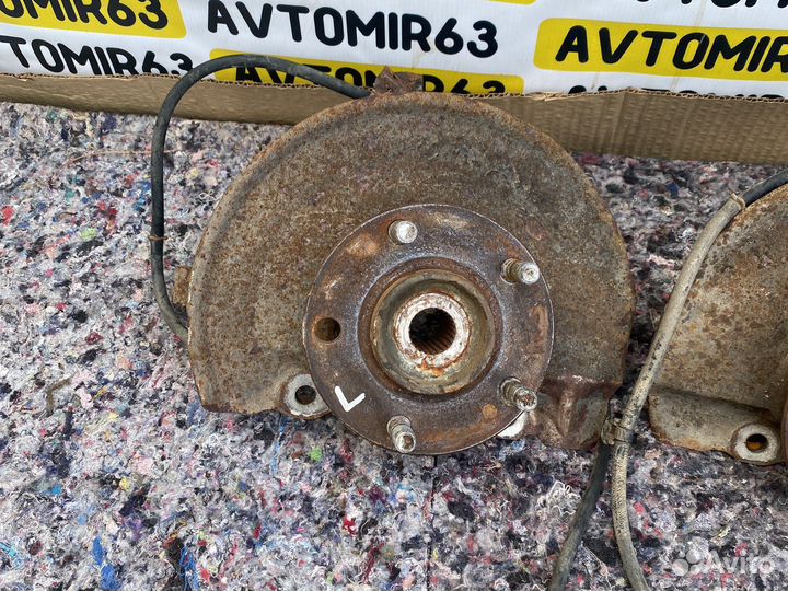 Mitsubishi outlander 1 4G69 передние кулаки