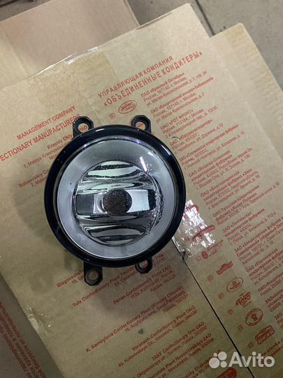 Противотуманная фара левая Toyota