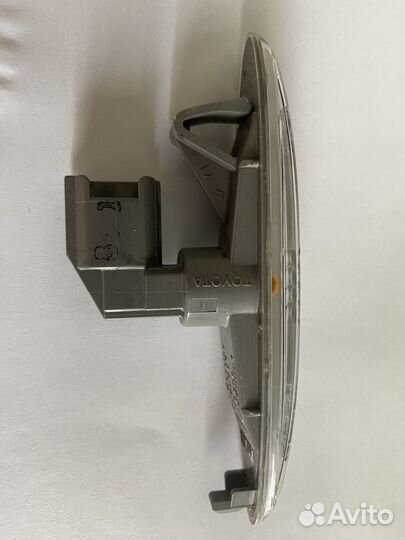 Поворотник правый lexus is250