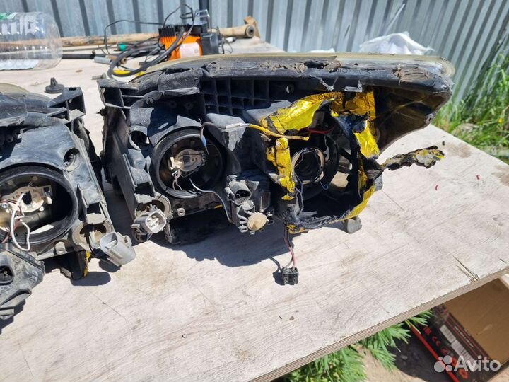 Фары Toyota Avensis t25