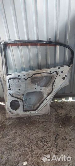 Дверь задняя правая на Nissan Skyline