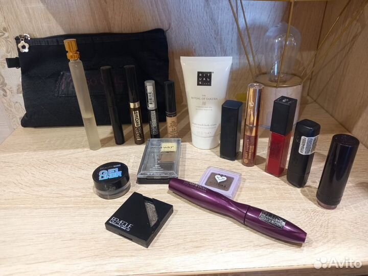 Пакет декоративной косметики Lux, духи