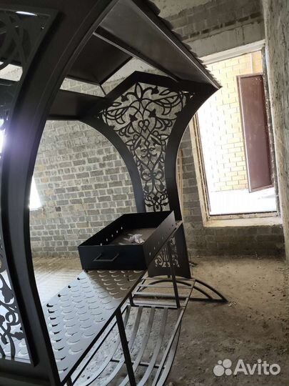 Мангал с крышей