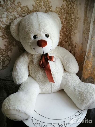 Медведь плюшевый белый