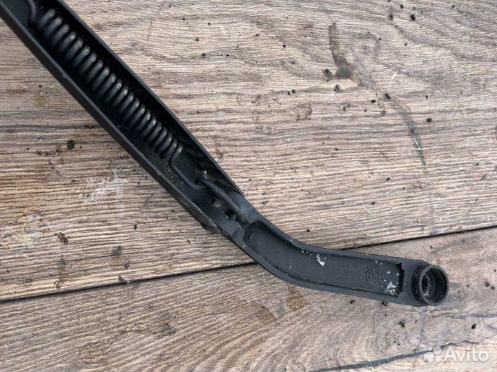 Поводок дворников левый Hyundai Sonata 2008