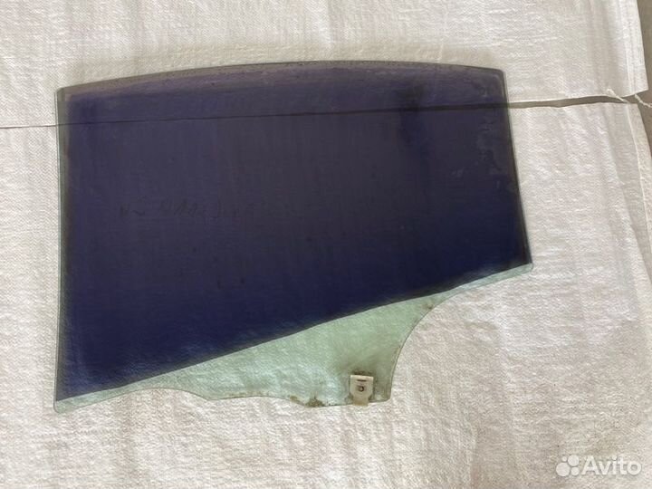 Стекло задней двери правое Mazda 3 BK