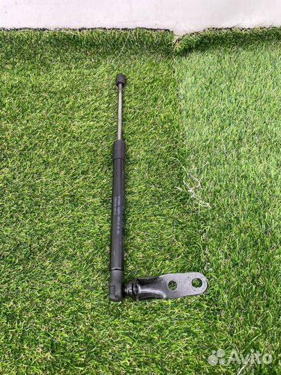 Амортизатор капота Tesla Model S 2-й рест. 2022