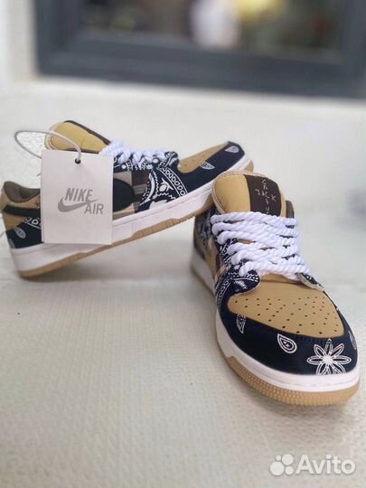 Кроссовки женские Nike SB dunk low x Travis Scott