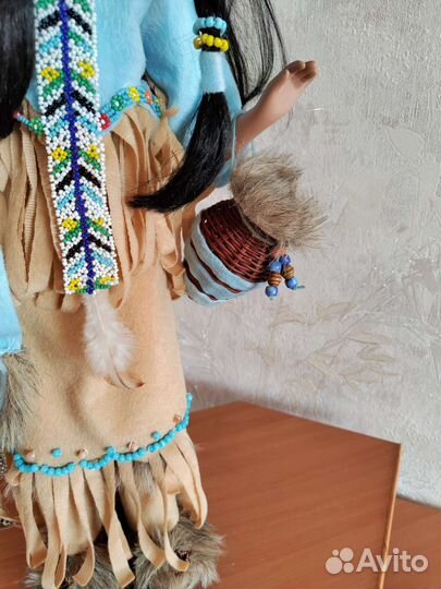 Фарфоровая коллекционная куколка Индианка