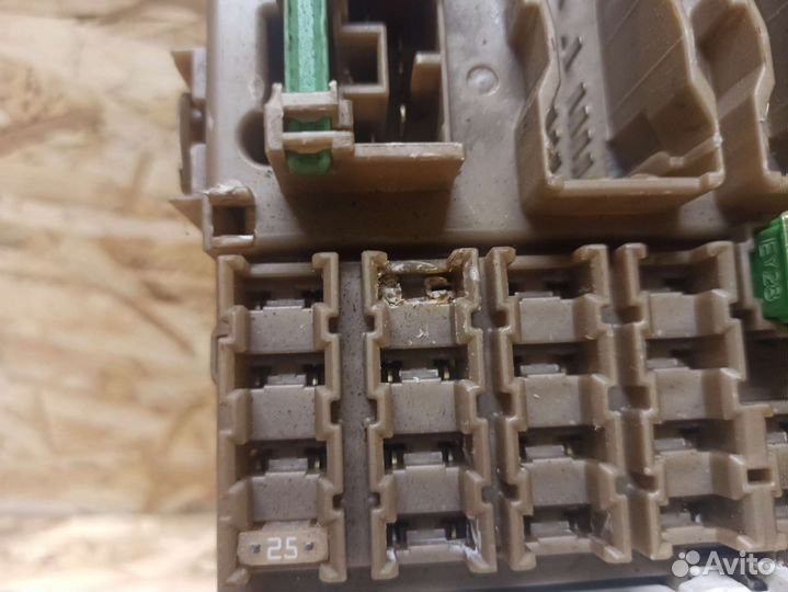 Блок предохранителей Toyota Corolla E 120