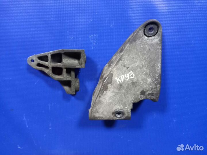 Крепление опора кпп двигателя Chevrolet cruze