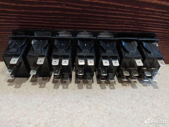 Переключатель вкл/выкл 12V 20A с подсветкой