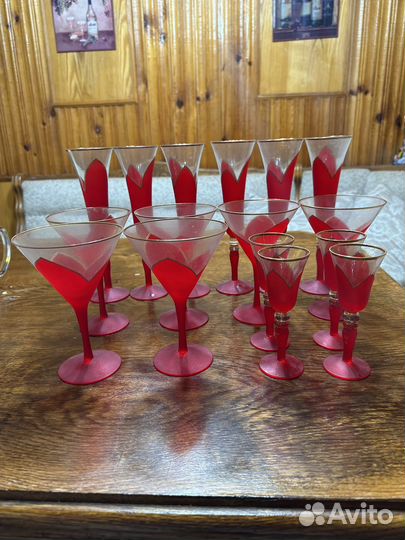 Стеклянные фужеры красные
