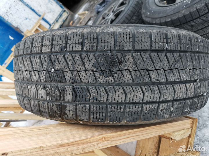 Bridgestone Blizzak VRX2 215/60 R16