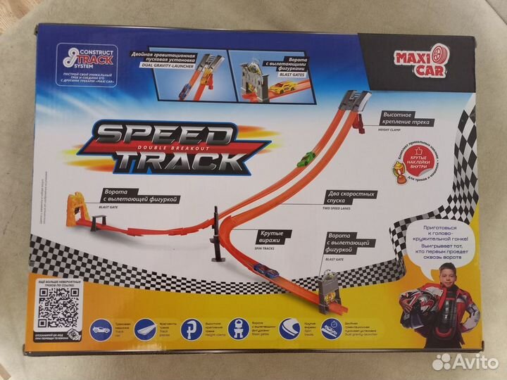 Гоночный трек с машинкой