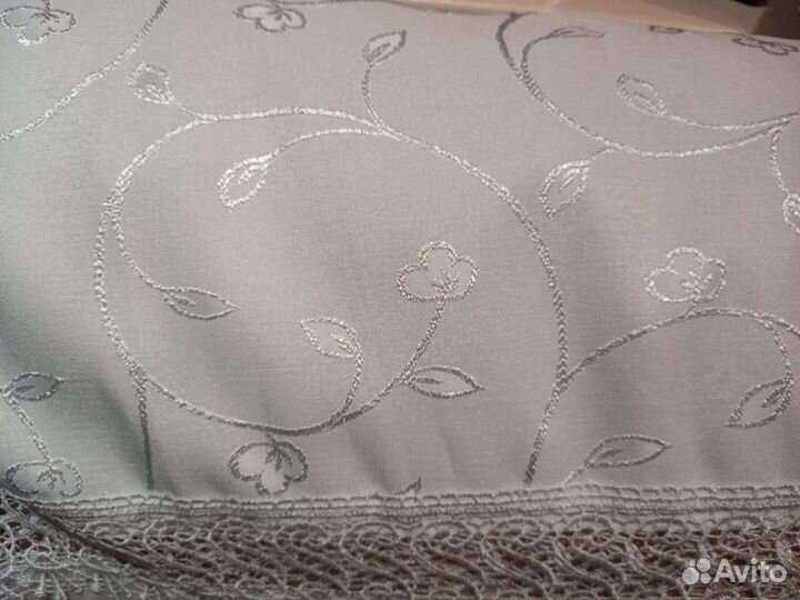 Новая праздничная скатерть и набор салфеток