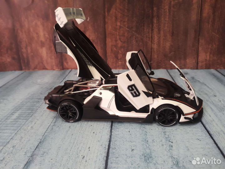 Модель коллекционная Lamborghini Essenza 1/24