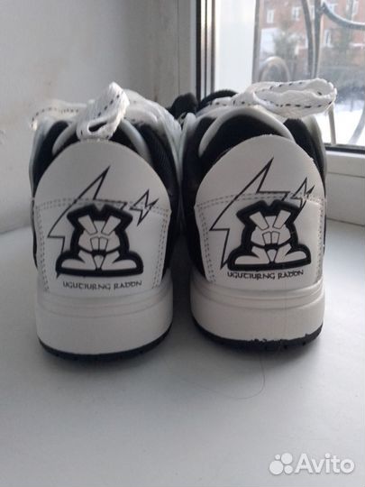 Кроссовки женские