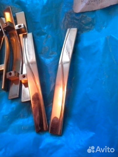 Ручки дверные мебельные (желтые) 13шт