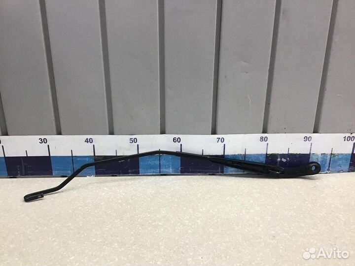 Поводок стеклоочистителя передний правый VAZ LADA