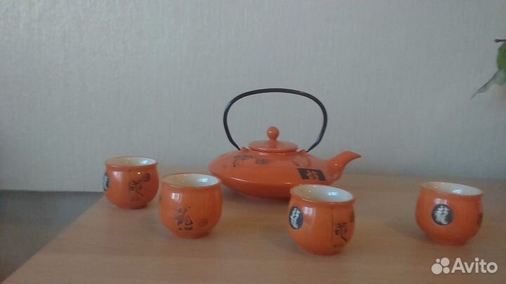 Набор чайник и стаканы