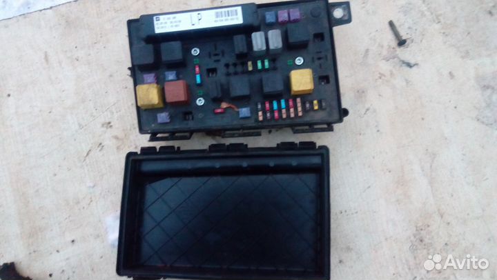 Блок предохранителей на Опель Астра Н 09г