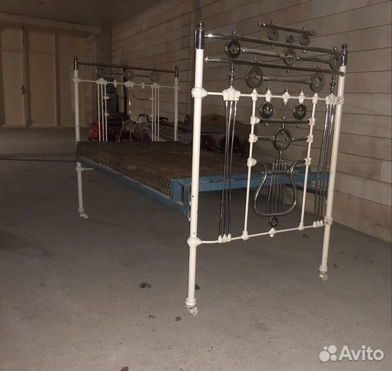 Старинная кровать никелированная