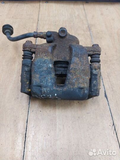 Тормозной суппорт передний правый Opel Corsa D