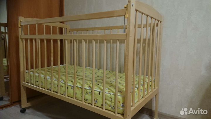 Детская кроватка