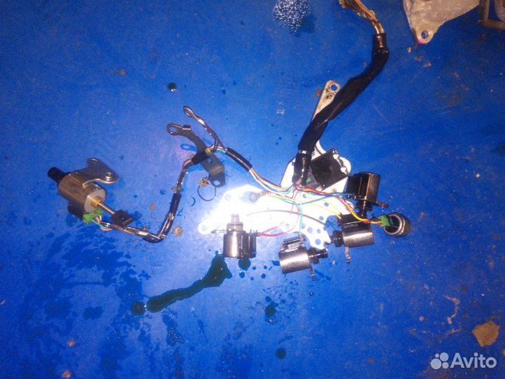 Комплект соленоидов Nissan Note E11 HR15DE 2009