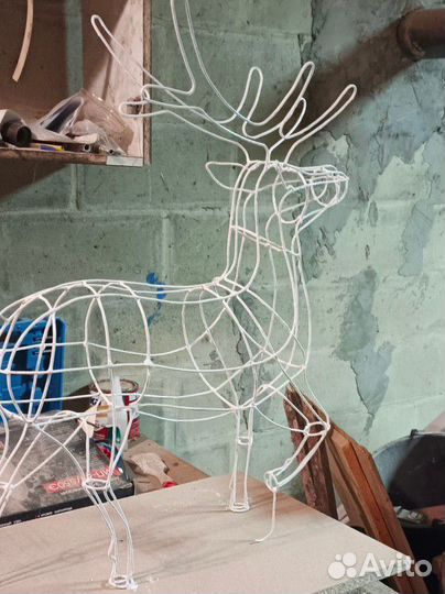 Олень под елку