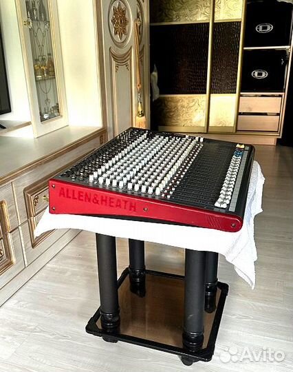 Микшерный пульт Allen & Heath zed 22FX