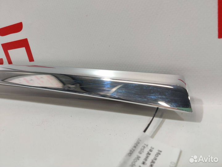 Молдинг подъемной задней двери Tesla Model X 2019