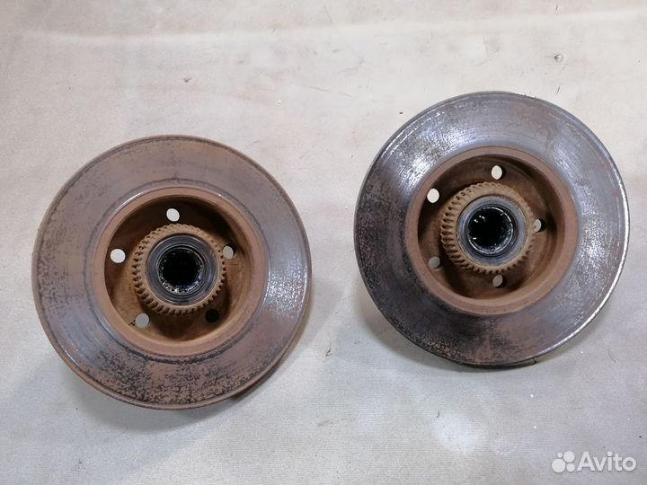 Диск тормозн.зад со ступицей VW Passat 4 1994-1996