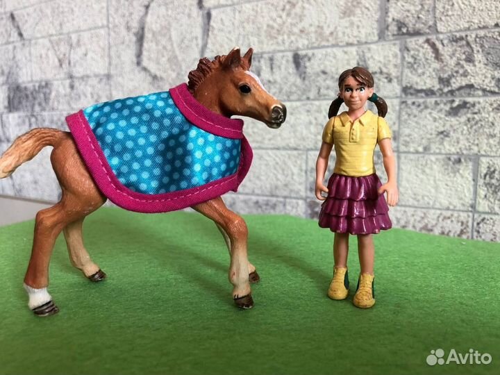 Девочка с жеребенком schleich