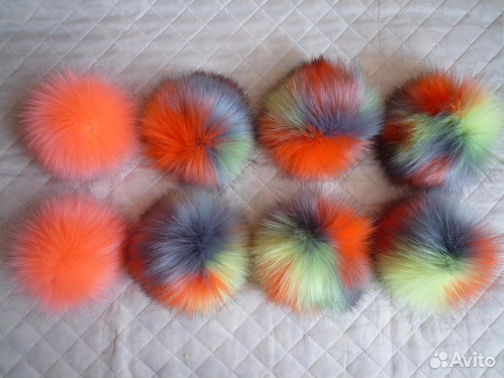 Помпоны по иглам 19-20см