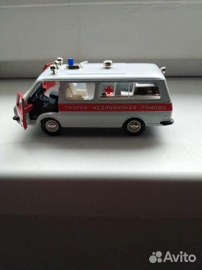 Модель СССР, раф М 22031(скорая помощь), 1:43