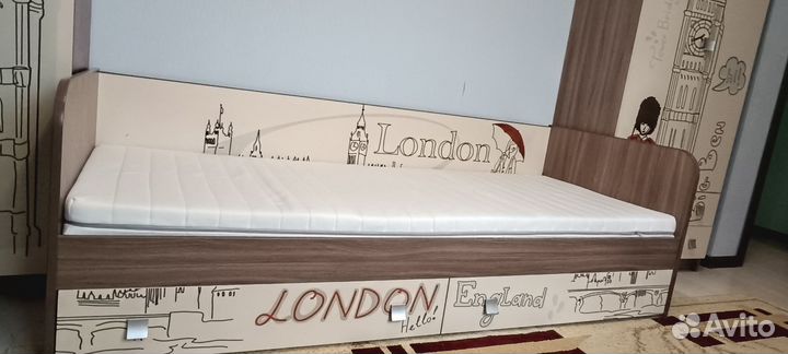 Комплект мебели в комнату для мальчика