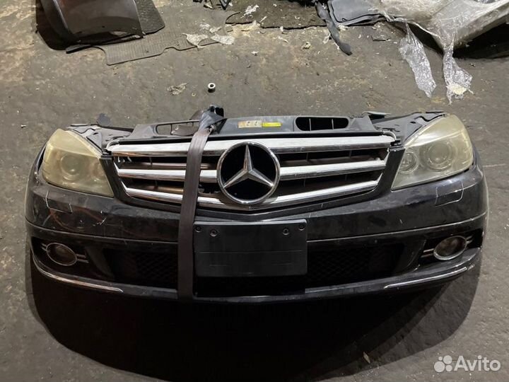 Задняя правая дверь Mercedes C-class W204