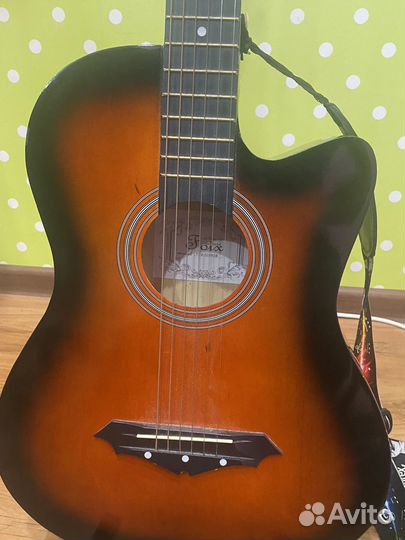 Акустическая гитара