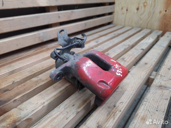 Суппорт тормозной задний левый Volkswagen Golf 5